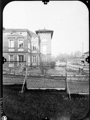 Görlitz, Dr.-Kahlbaum-Allee 22. Wasserheil- und Badeanstalt "Freisebad" (1887). Nebengebäude. Seitenfront (Teilansicht)