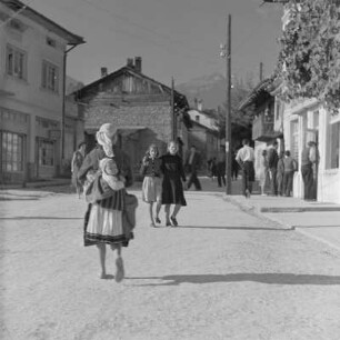 Alltagsbild. Landsleute unterwegs in Bansko