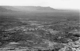 Schichtstufen bei Yafran : Blick über das Deschbel Nefusa bei Yafran