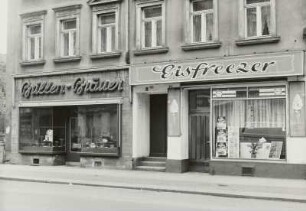 Dresden-Pieschen, Oschatzer Straße 20. Wohnhaus (um 1895) mit Optikerladen ("Brillen-Bräuer") und Eisladen