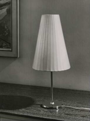 Kleine Tischlampe "Nr. 1215" der Vereinigten Werkstätten für Kunst im Handwerk