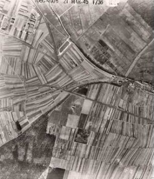Amerikanische Luftbildaufnahmen von Kriegszerstörungen. Ausrichtung nach Westen. Knielingen (Randgebiet) / Neureut (Randgebiet)