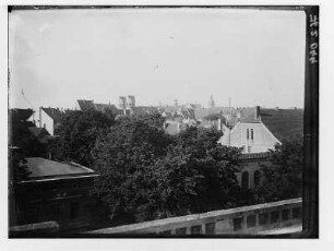 Dresden-Blasewitz, Regerstraße 22. Villa (um 1895). Blick vom Balkon auf die umliegenden Dächer