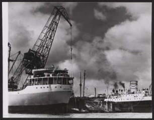 Schiffe am Hamburger Hafen