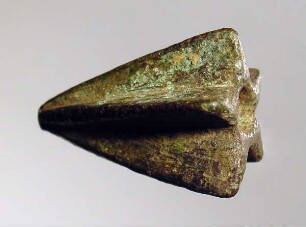 Ornament einer Spitze in Form eines zusammengeklappten Regenschirms