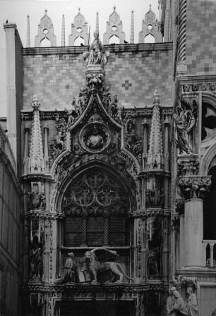 Porta della Carta : Venedig. Dogenpalast (1309/1442). Porta della Carta (1438/1442; B. Bono)