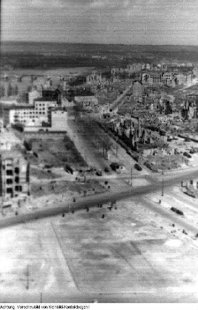 Dresden, zerstörte Innenstadt (Blick vom Rathausturm), nach 1945