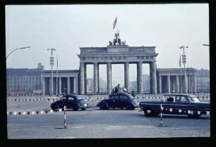 Am Brandenb. Tor 28.10.61.