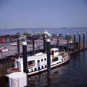 Altes Land. Anlegestelle bei Lühe : Altes Land. Elbe bei Lühe. Anlegestelle