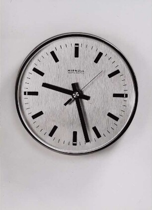 Kienzle Wanduhr "67 / 5173" mit Batteriewerk "Electronic 627 Baby" von Joachim Palmtag