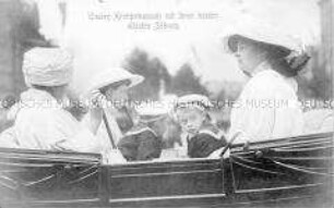 Kronprinzessin Cecilie mit ihren Söhnen Wilhelm und Louis Ferdinand