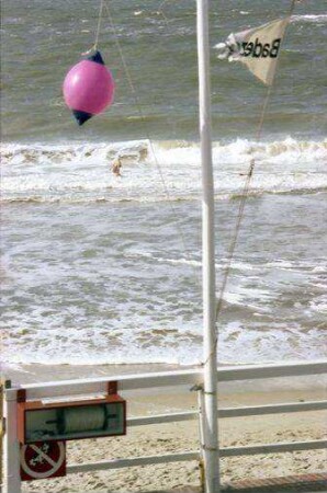 Westerland: roter Warnungsball am Badestrand
