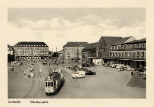 Postkartenalbum mit Motiven von Karlsruhe. "Karlsruhe. Bahnhofsplatz"