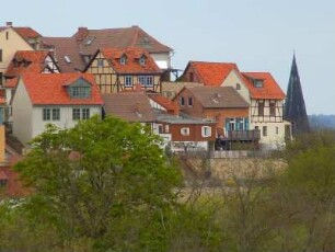 Quedlinburg - Siedlung "Münzenberg" : Blick von der Altenburg auf die zum Stadtgebiet Quedlinburg gehörende Siedlung "Münzenberg". Aufgenommen am 26. April 2012
