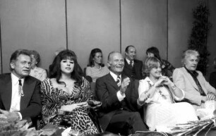 Freiburg: Kurbel, in der Loge mit Gina, Maria Schell und anderen