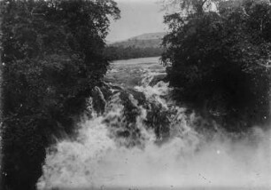 Stromschnellen und Wasserfall : Stromschnellen und Wasserfall des Kagera-Flusses