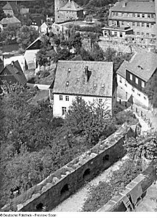 Bautzen. Blick vom Lauenturm über Vor der Fischerpforte und Hexenhäusel (17. Jahrhundert) nach Nordwesten zur Alten Wasserkunst