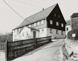 Neukirch, Bauernhof : Neukirch (Kreis Bautzen), Bauernhof, An der Wehrbrücke 15, 1. Hälfte 19. Jahrhundert, Straßenansicht des Wohnstallhauses