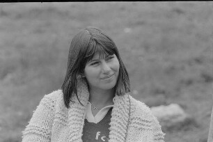 Čičmany. Akt-Pleinair 1980. Junge Frau während einer Besprechung