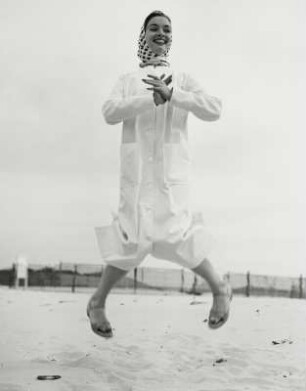 Modeaufnahme, Modell June Ross in Point Lookout (Mademoiselle)
