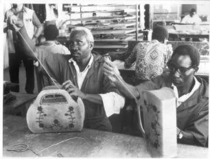 Nairobi. Schulkomplex "Shauri Moyo". Lederwerkstatt, in der Blinde und Behinderte arbeiten