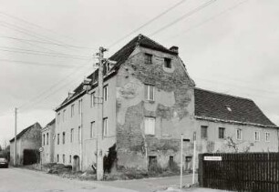 Radebeul, Mittlere Bergstraße 58. Ehem. Weingut "Hausberg", Hauptgebäude (um 1800)
