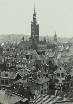 Danzig. Blick vom Turm der Sternwarte nach Westen zum Rathaus