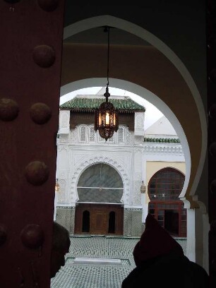 Fes - Innenhof einer Moschee : Blick in den Innenhof einer Moschee, aufgenommen am 30. Oktober 2010 in Fes