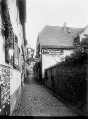 Drosselgasse in Rüdesheim mit Gasthof beim Lindenwirt