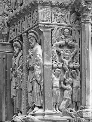 Hauptportal — Relief