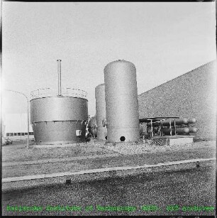Blick auf den neuen Helium (He)-Gasometer (200 m3) des Instituts für Technische Physik (ITP)