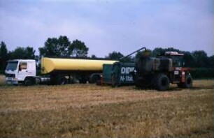 Fotografie: Gülleausbringung, Systemtraktor, Gülletrac selbstfahrend, Terrareifen, Güllefass, Feldrandbehälter, LKW