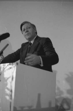 Freiburg: Kongresshalle [am Karlsplatz], Ansprache, Bundeskanzler Helmut Schmidt