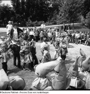 Kindergärten und Krippen: Internationaler Kindertag Toeplerstraße
