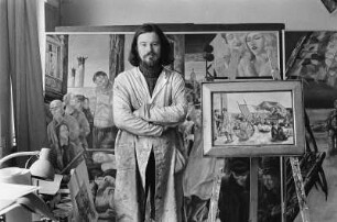 Der Maler Ulrich Hachulla in seinem Atelier