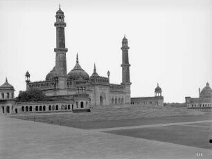 Lucknow (Lakhnau), Indien. Asafi Moschee (auch Shahi Masjid) im Bara Imambara Komplex (Asafi Imambara; 1784 als Mausoleum für Asaf-ud-Daula)