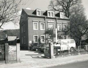 Radebeul, Waldstraße 18. Wohnhaus (um 1895)