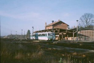 Altes Lager Schienenbus 772 142 Beiwagen 972 742