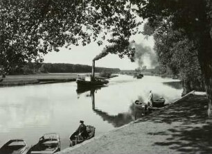 Fürstenwalde, Spree : Fürstenwalde. Schiffbare Spree am Stadtpark mit Schleppzug