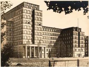 Reichsversicherungsanstalt für Angestellte, Berlin-Wilmersdorf Erweiterung: Gesamtansicht