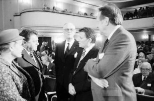 31. Tagung 1981 (29.6.-3.7.) Mediziner; Eröffnung: Frau Steurer, F. J. Strauß, Graf Lennart Bernadotte, Oberbürgermeister Steurer, H. Engler (unscharf), 2. Reihe: Adolf Butenandt
