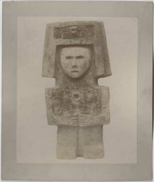 Steinfigur menschlich, stehend.