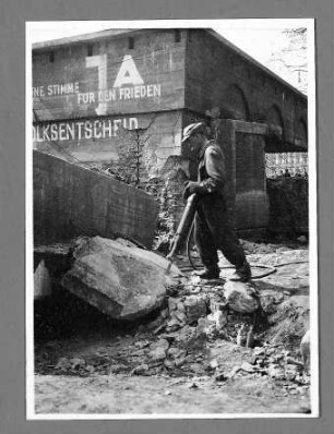 Arbeiter mit Presslufthammer