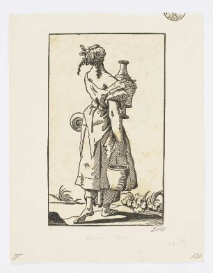 Frau mit Eimer und Vase von hinten gesehen