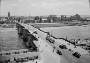 Dresden. Blick vom Turm der Katholischen Hofkirche über die Augustusbrücke zur Neustadt