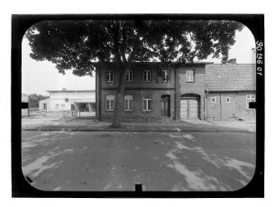 Zarrentin, Töpferstraße 10. Wohnhaus mit Einfahrt und Wirtschaftsteil. Straßenfront