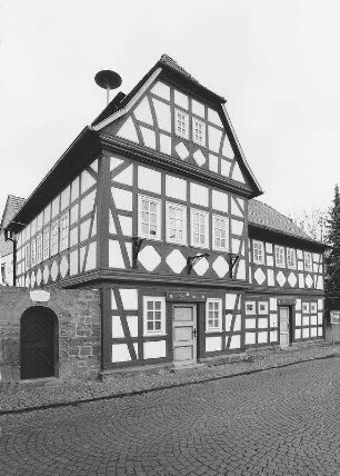 Altes Rathaus (Fachwerkwohnhaus); Gelnhausen, Am Lindenbrunnen 23