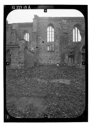 Müncheberg. Ruine der Stadtpfarrkirche St. Marien (Restaurierung 1991-1996). Teilansicht von Norden