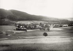Wilthen-Tautewalde, Ortsteilansicht von SW gegen Ostschulter des Großen Picho