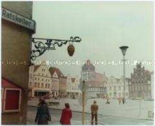 Marktplatz von Lubmin, aus: Fotomappe zum Bau des Kernkraftwerkes Nord in Lubmin